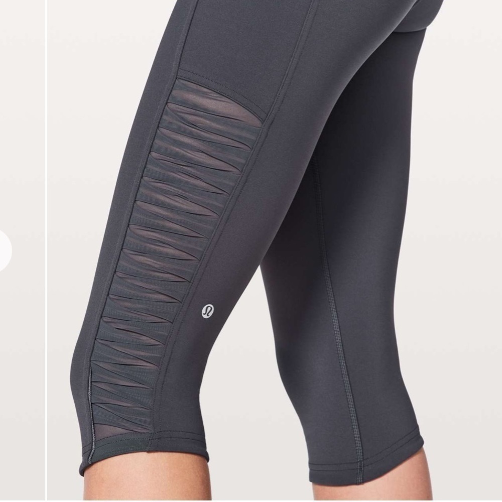 Lululemon Sharp Turns Crop 17" - Picture 3 of 6